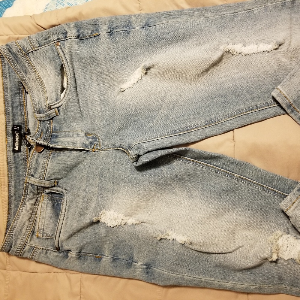 Dollhouse brand distressed skinny jeans
